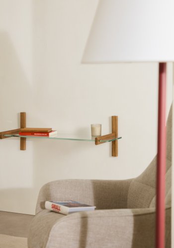 KAVE HOME Sitra modulhylde, 1 glashylde og FSC Mix Credit massivt egetr, 90 cm