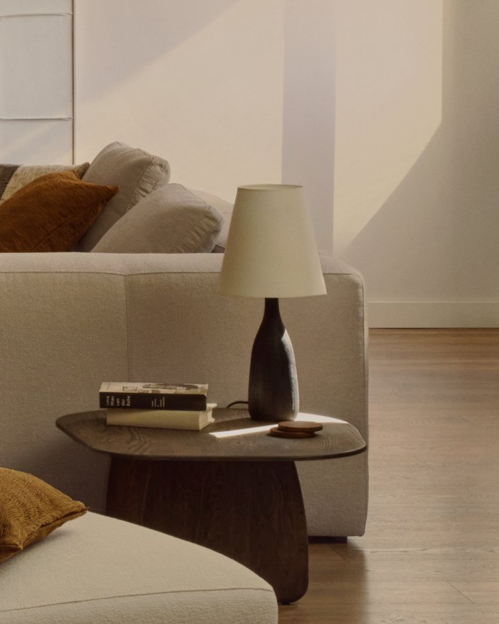 KAVE HOME Luvia bordlampe med trfod i sortmalet finish