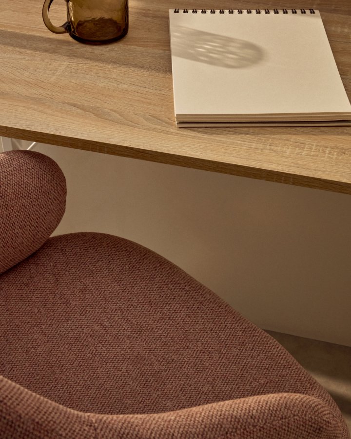 KAVE HOME Einara kontorstol, m. armln - lyserd stof og polypropylen