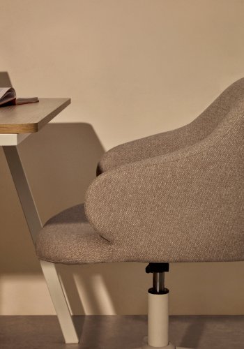 KAVE HOME Einara kontorstol, m. armln - lysegr stof og polypropylen