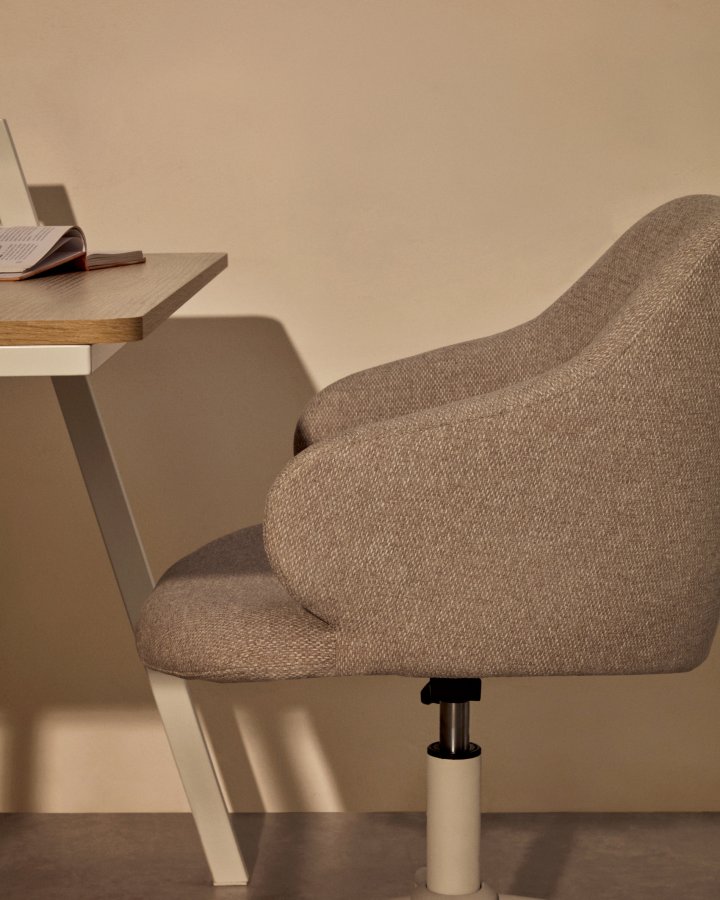 KAVE HOME Einara kontorstol, m. armln - lysegr stof og polypropylen