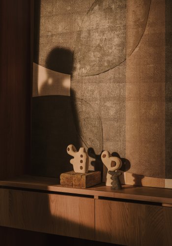 KAVE HOME Arif skulptur - beige og sort sten (st med 2)