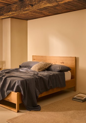 KAVE HOME Alguema sengeramme, m. sengegavl og lamelbund - natur egefiner (180x200)