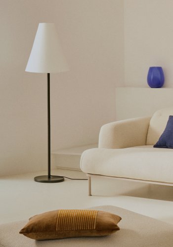 KAVE HOME Navat gulvlampe med metalfod i grnmalet finish