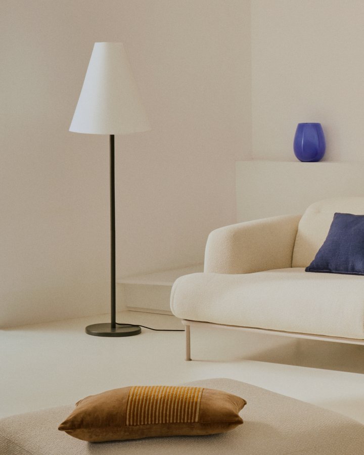 KAVE HOME Navat gulvlampe med metalfod i grnmalet finish