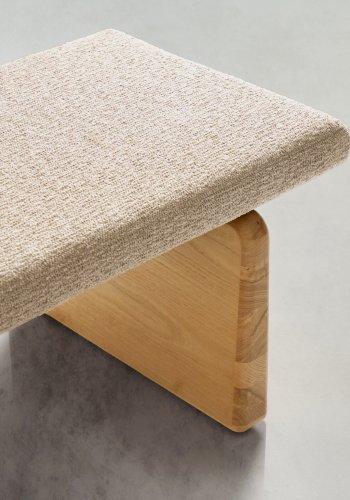 KAVE HOME Topaz bnk i beige chenille og FSC 100% massivt asketr i naturlig finish, 150 cm