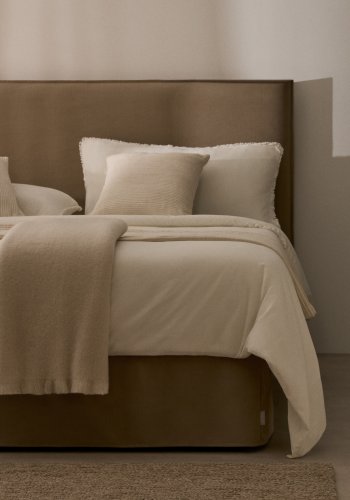 KAVE HOME Jaira seng med aftageligt linned og bomuldsbetrk i taupe til en 180 x 200 cm FSC Mix Credit