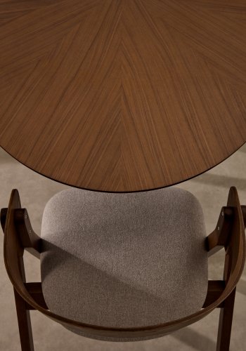 KAVE HOME Godia spisebordsstol, m. armln - beige chenille stof og askefinér med wenge finish