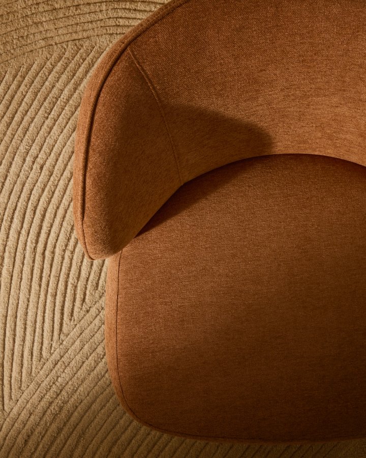 KAVE HOME Ulit lnestol - terracotta chenille stof og natur bgetr