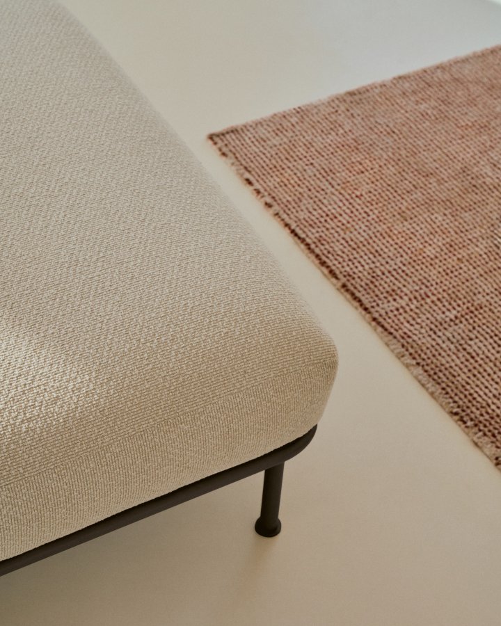 KAVE HOME Aurum fodsttte, kvadratisk - ecru chenille og matgr metal (85x85)