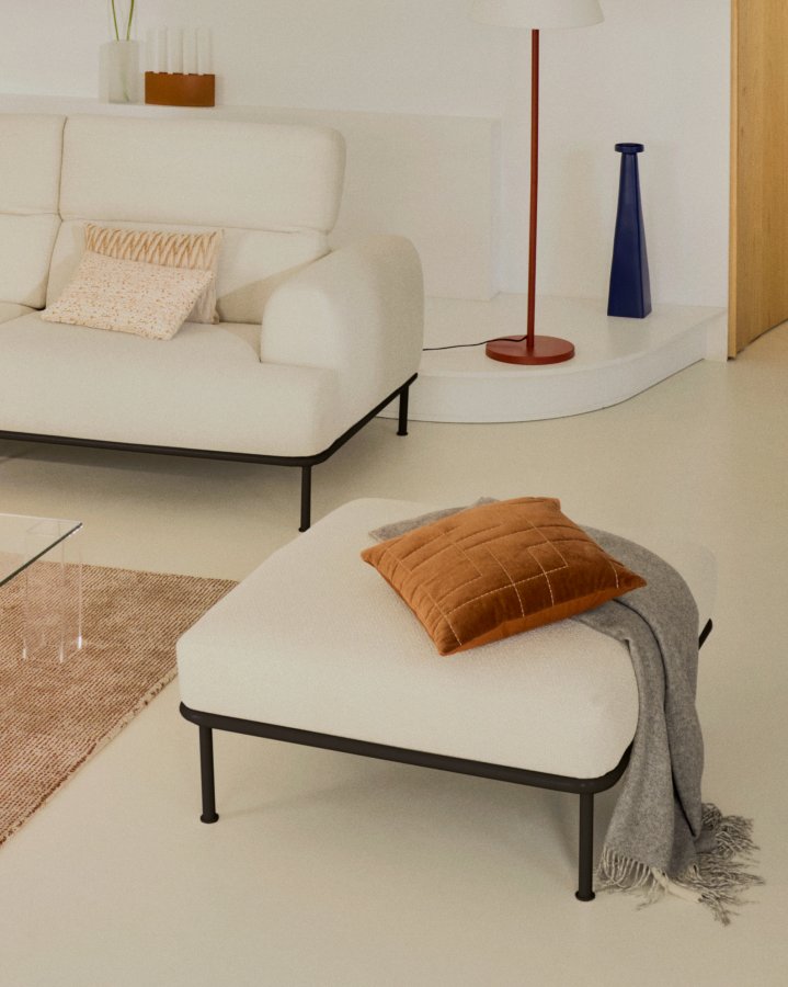 KAVE HOME Aurum fodsttte, kvadratisk - ecru chenille og matgr metal (85x85)