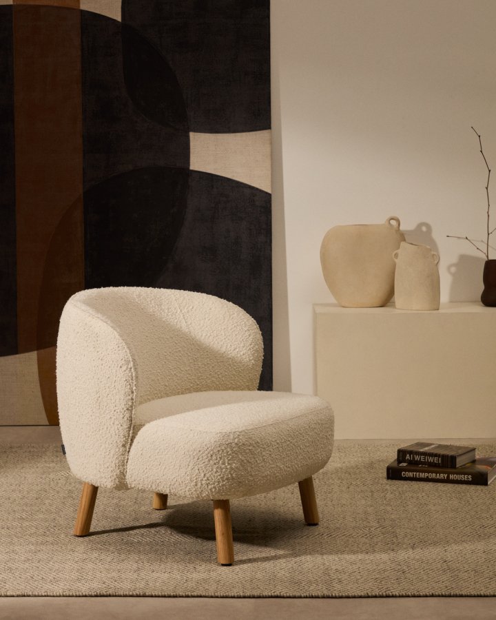 KAVE HOME Ulit lnestol - hvid bouclé stof og natur bgetr