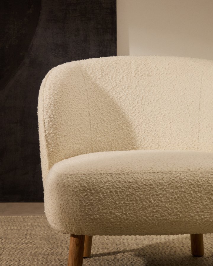 KAVE HOME Ulit lnestol - hvid bouclé stof og natur bgetr