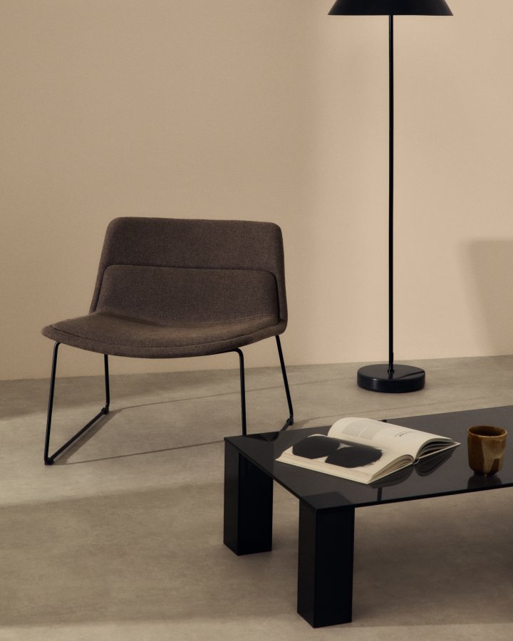  KAVE HOME Zahara brun lnestol og stl i sort finish, 100% FSC