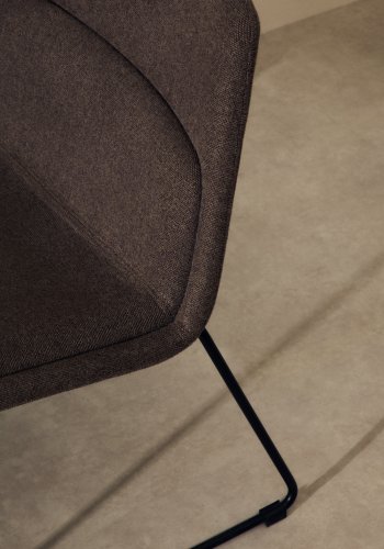  KAVE HOME Zahara brun lnestol og stl i sort finish, 100% FSC