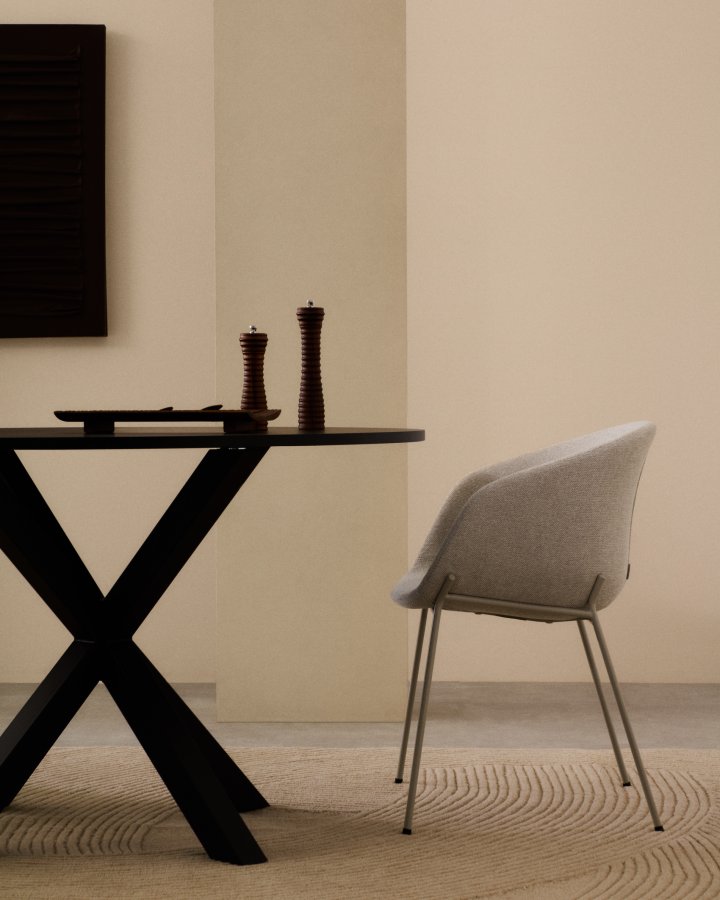 KAVE HOME Yvette stol i beige chenille og stlben i beige finish