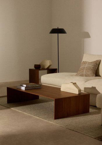 KAVE HOME Sayra gulvlampe lavet af sort marmor og metal i sortmalet finish