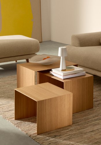  KAVE HOME Litto st med 3 indskudsborde i egetrsfiner med en naturlig farvefinish 60 x 40 / 51 x 36 /