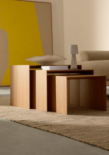  KAVE HOME Litto st med 3 indskudsborde i egetrsfiner med en naturlig farvefinish 60 x 40 / 51 x 36 /