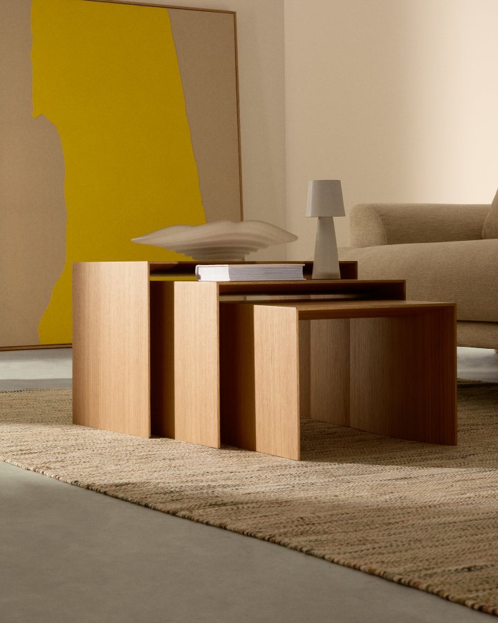  KAVE HOME Litto st med 3 indskudsborde i egetrsfiner med en naturlig farvefinish 60 x 40 / 51 x 36 /