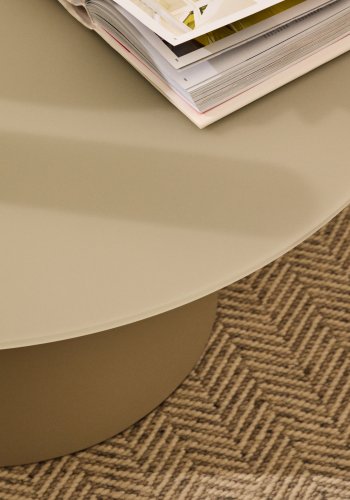 KAVE HOME Wilshire sofabord i hrdet glas og metal med en mat gr finish, 80 cm