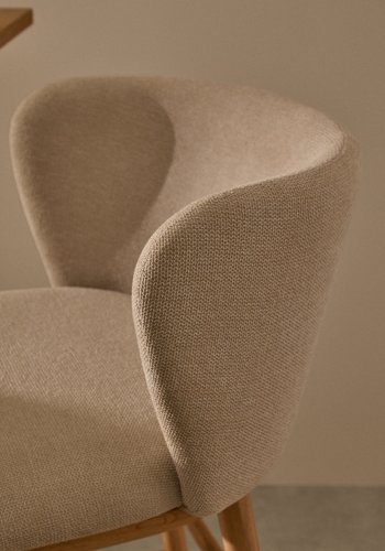 KAVE HOME Ciselia skammel beige chenille og massivt asketr naturlig tone finish FSC Mix Credit 65 cm