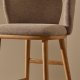 KAVE HOME Ciselia barstol, m. rygln og fodsttte - brun chenille og natur asketr (H:65cm)