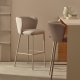 KAVE HOME Ciselia barstol, m. rygln og fodsttte - beige chenille og beige stl (H:65cm)