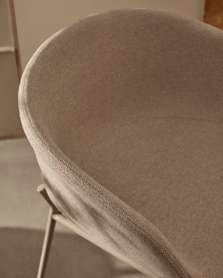 KAVE HOME Yvette skammel i beige chenille og stlben i beige finish, 65 cm hj