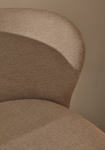 KAVE HOME Ciselia skammel beige chenille og massivt asketr naturlig tone finish FSC Mix Credit 65 cm