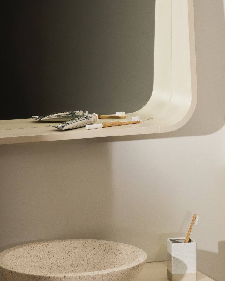 KAVE HOME Salaya spejl i lakeret beige ask lamineret krydsfiner 90 x 60 cm