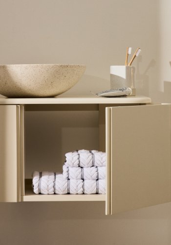 KAVE HOME Salaya badevrelsesmbel i lakeret beige ask lamineret krydsfiner 90 x 45 cm