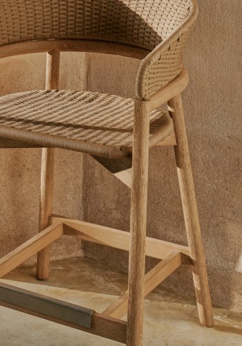 KAVE HOME Arinella udendrs barstol, m. rygln, armln - natur akacietr/beige tovsnor (65cm)