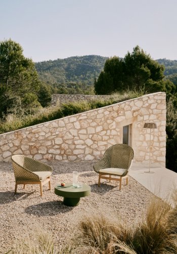 KAVE HOME Olbia lnestol med hjt rygln i syntetisk rattan og FSC 100% massivt teaktr