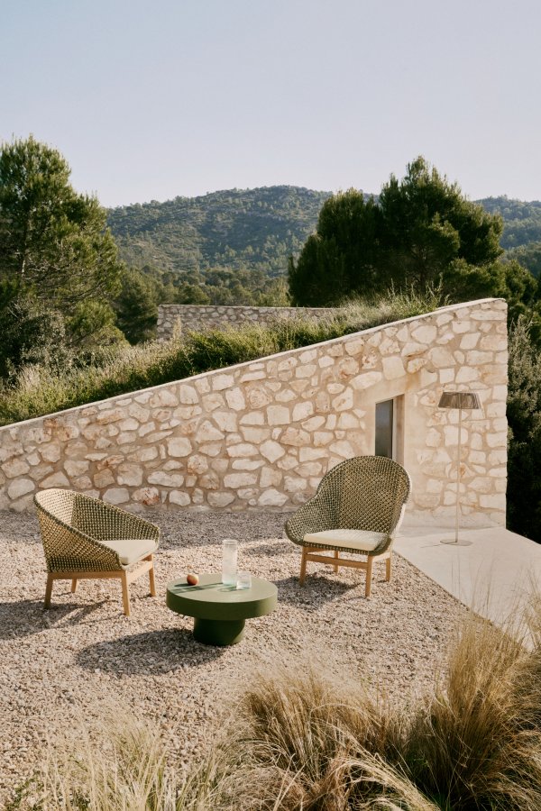 KAVE HOME Olbia lnestol lavet af syntetisk rattan og FSC 100% massivt teaktr