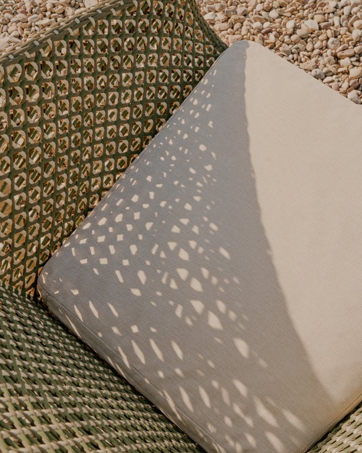 KAVE HOME Olbia lnestol lavet af syntetisk rattan og FSC 100% massivt teaktr