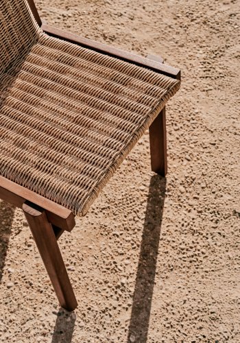 KAVE HOME Itani stol i FSC 100% massivt akacietr og syntetisk rattan