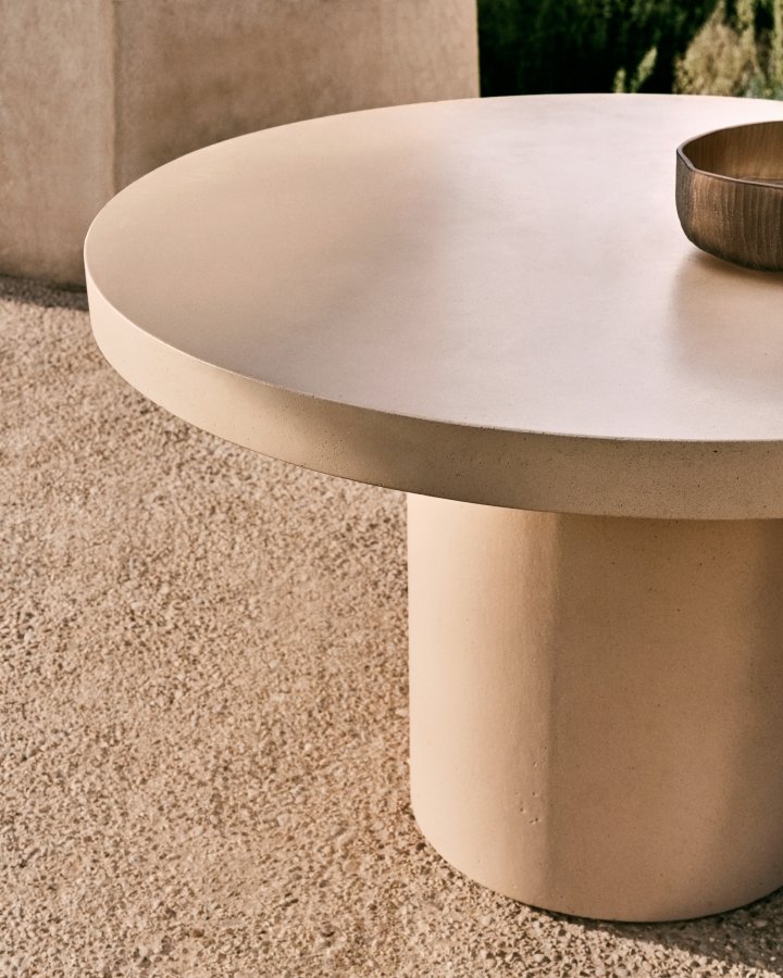 KAVE HOME Aiguablava havebord, rund - beige cement (120)