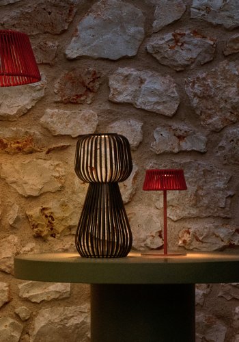 KAVE HOME Reiba solar bordlampe i sort metal