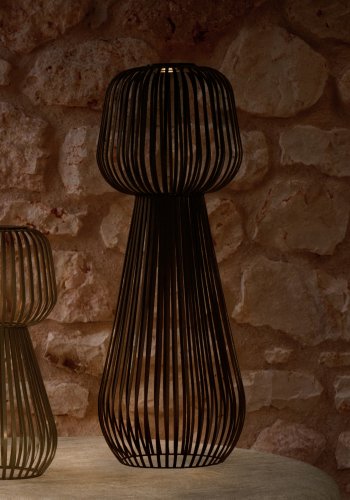 KAVE HOME Reiba solcellegulvlampe i sort metal