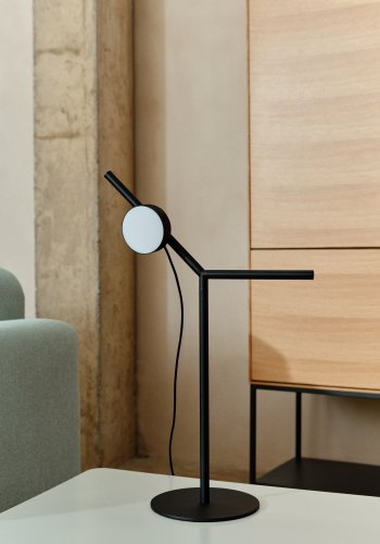 KAVE HOME Orey sort metal bordlampe med multi-position spotlight