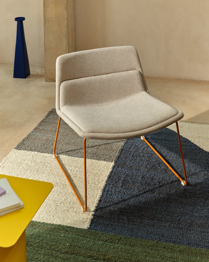 KAVE HOME Zahara beige lnestol med stlben og FSC 100% terracotta finish