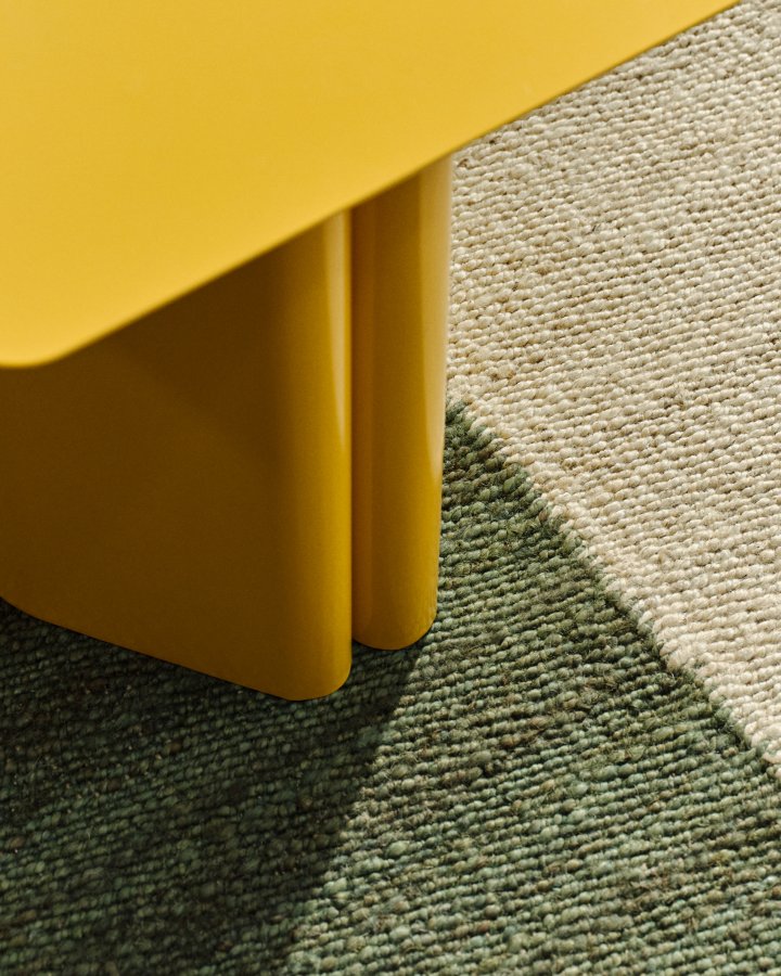 KAVE HOME Arvin sidebord, kvadratisk - gul jern (42x42)