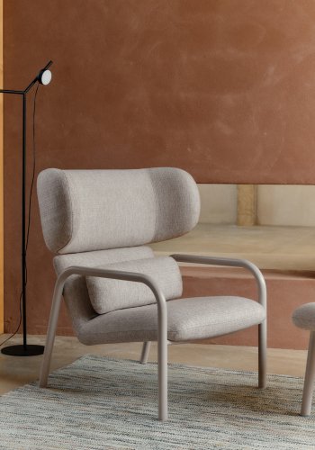 KAVE HOME Inari lnestol i beige og stl med beige malet finish FSC Mix Credit