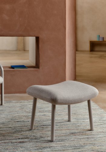 KAVE HOME Inari fodsttte i beige og stl med beige malet finish 60 x 50 cm FSC Mix Credit