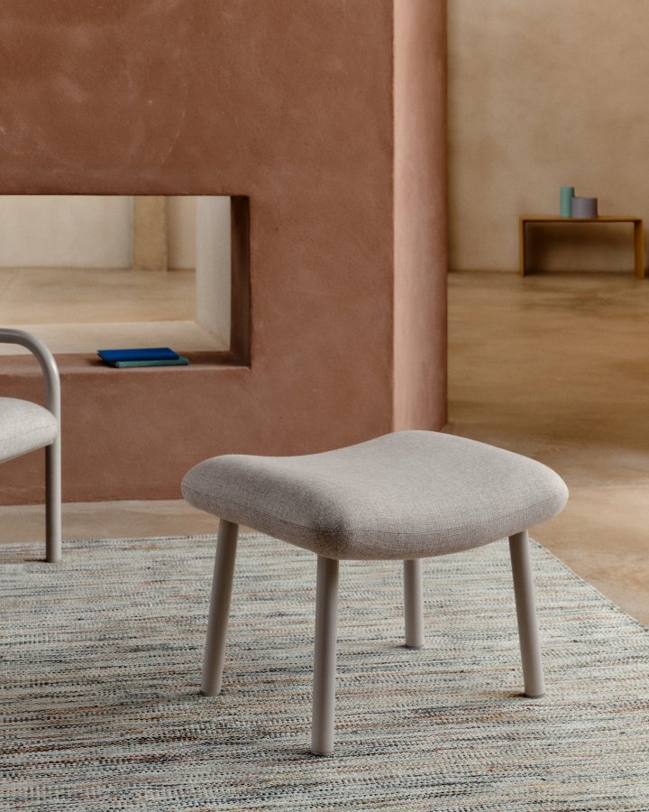 KAVE HOME Inari fodsttte i beige og stl med beige malet finish 60 x 50 cm FSC Mix Credit