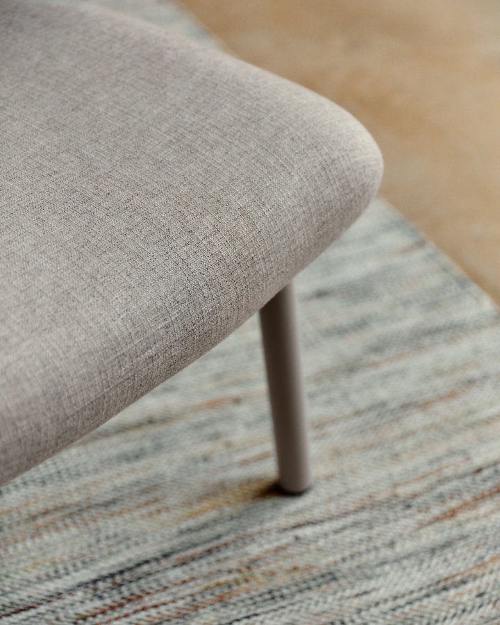 KAVE HOME Inari fodsttte i beige og stl med beige malet finish 60 x 50 cm FSC Mix Credit