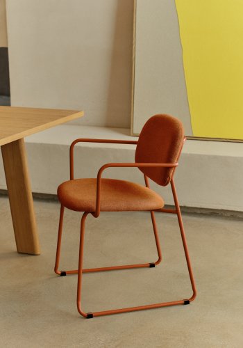 KAVE HOME Meli stol i terracotta chenille med stel af terracotta metal FSC Mix Credit