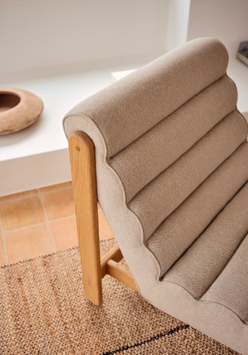 KAVE HOME Magira beige lnestol i massivt egetr med naturlig finish