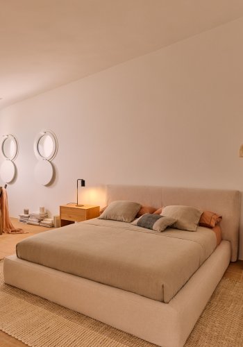 KAVE HOME Blok sengeramme, m. sengegavl, aftageligt betrk, u. madras, u. bund - ecru stof (160x200)